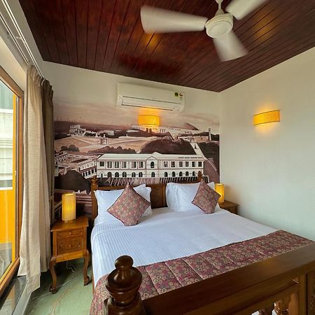 La Plage Seaview Suites Пондичерри Экстерьер фото