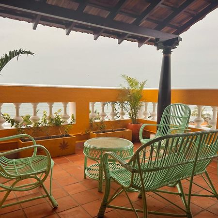 La Plage Seaview Suites Пондичерри Экстерьер фото