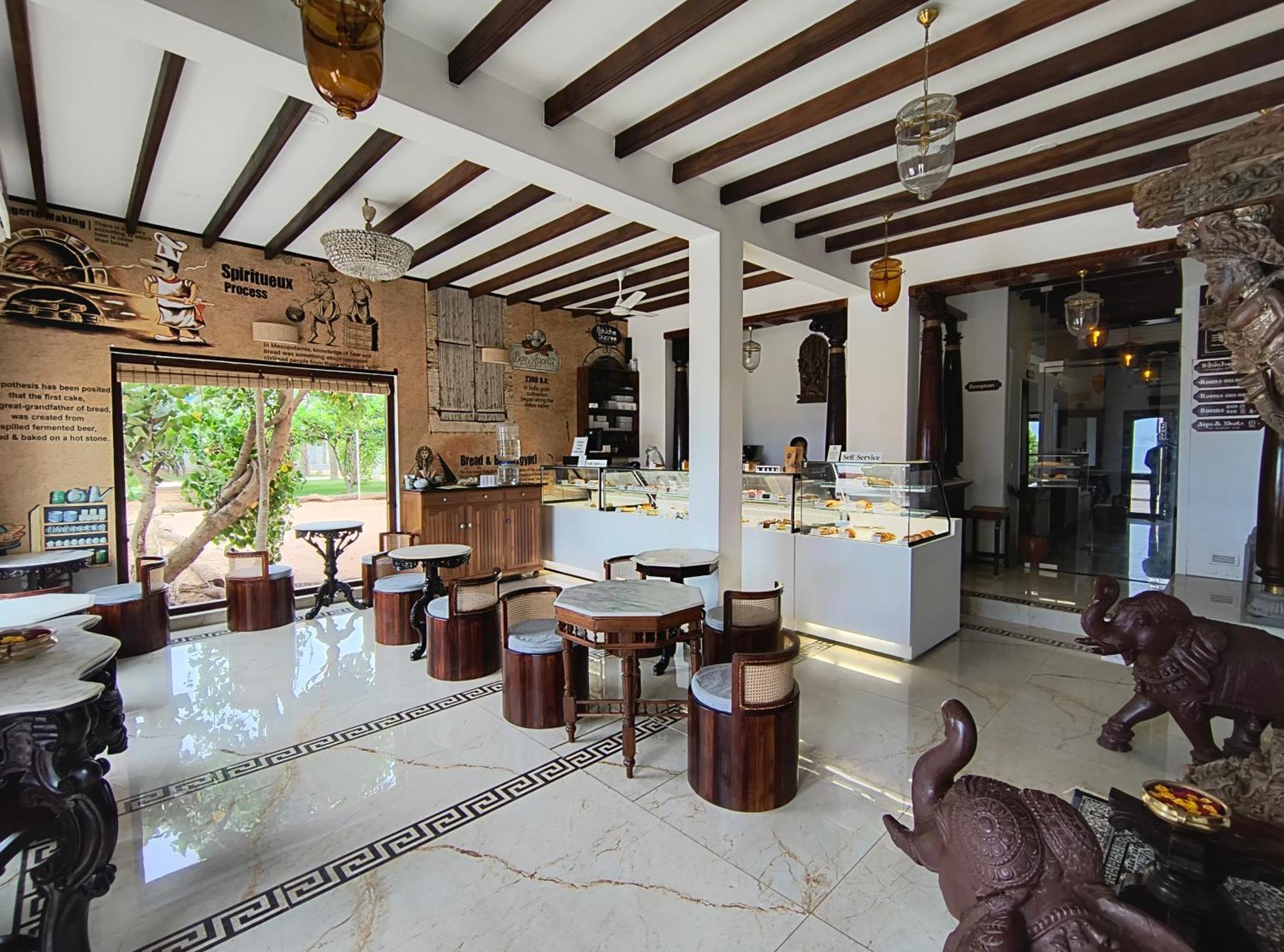 La Plage Seaview Suites Пондичерри Экстерьер фото