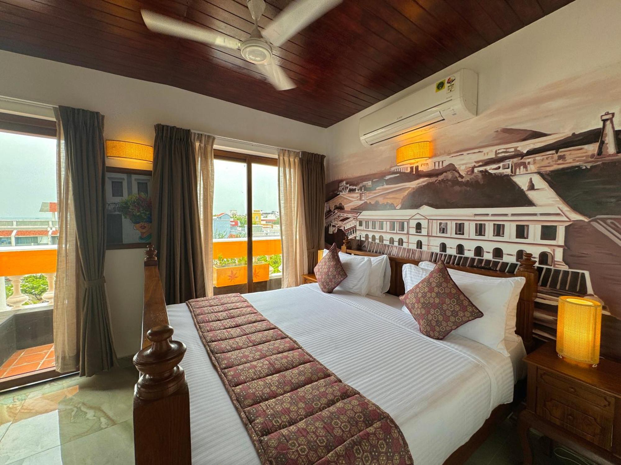 La Plage Seaview Suites Пондичерри Экстерьер фото