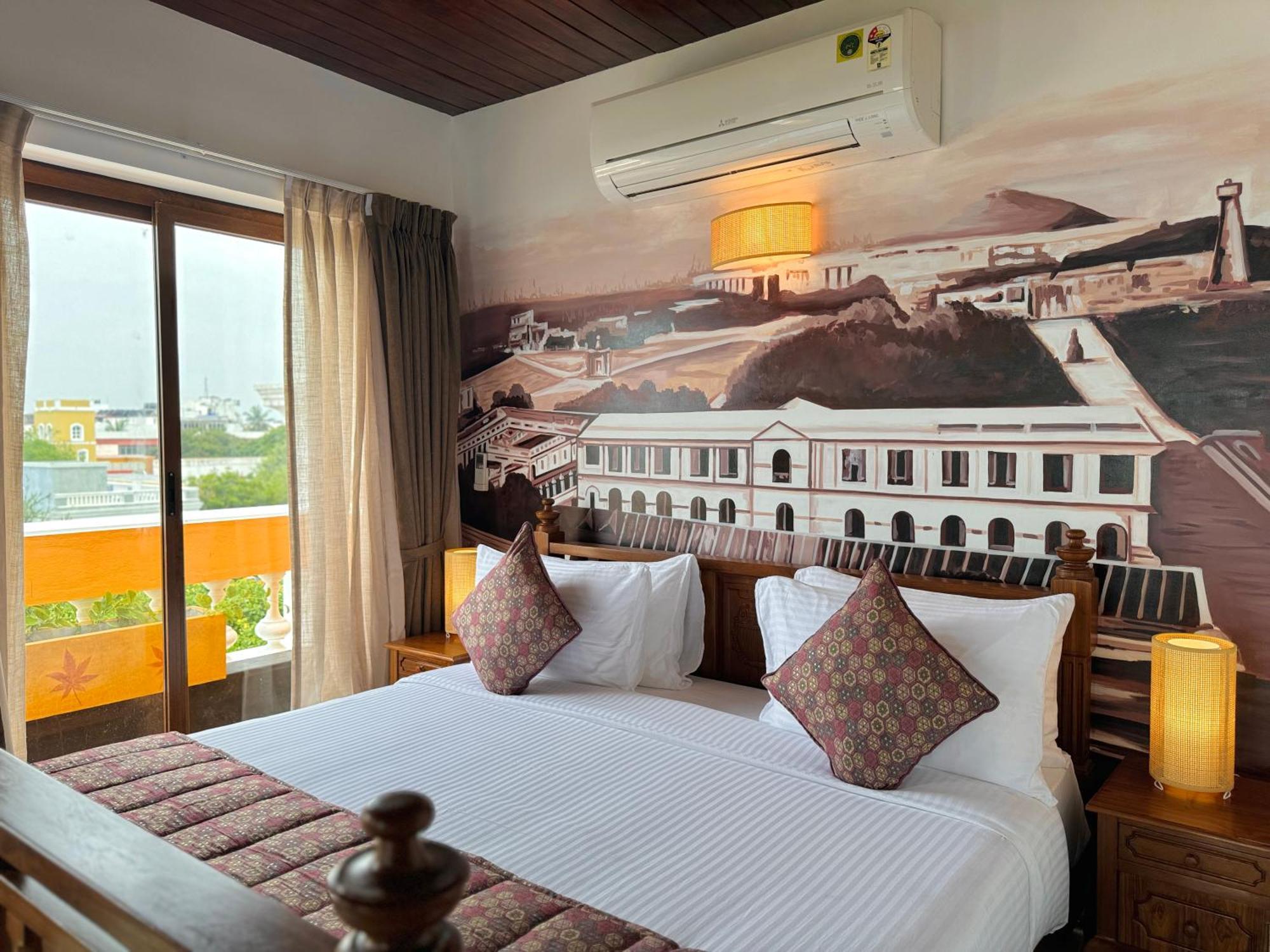 La Plage Seaview Suites Пондичерри Экстерьер фото