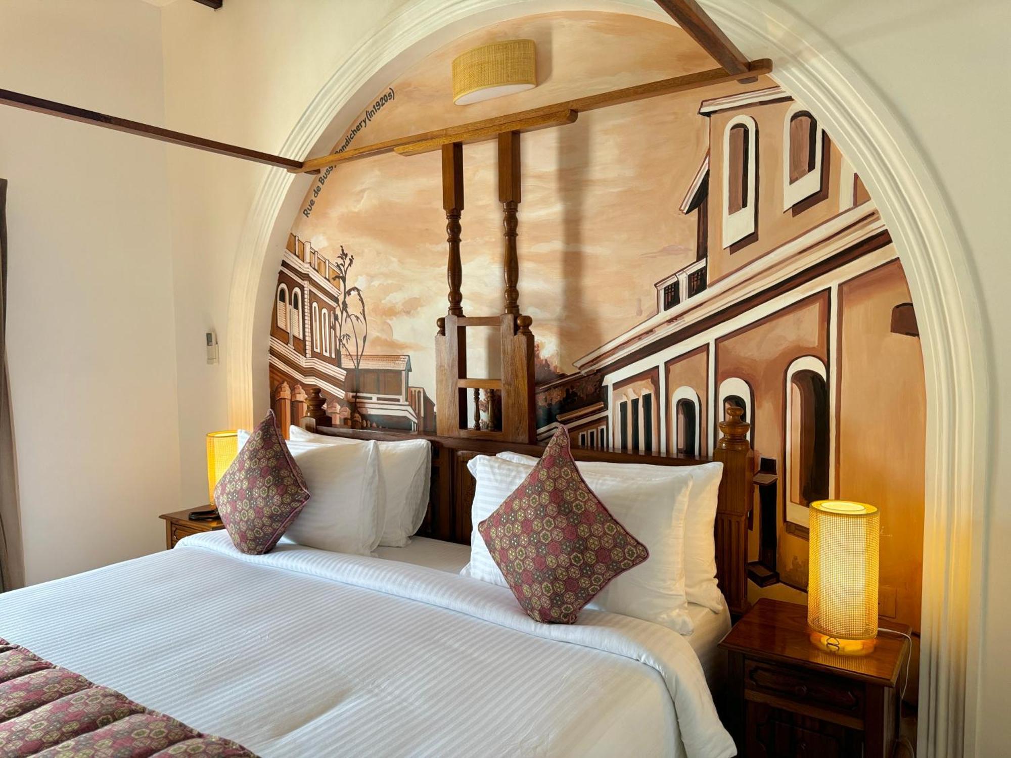 La Plage Seaview Suites Пондичерри Экстерьер фото