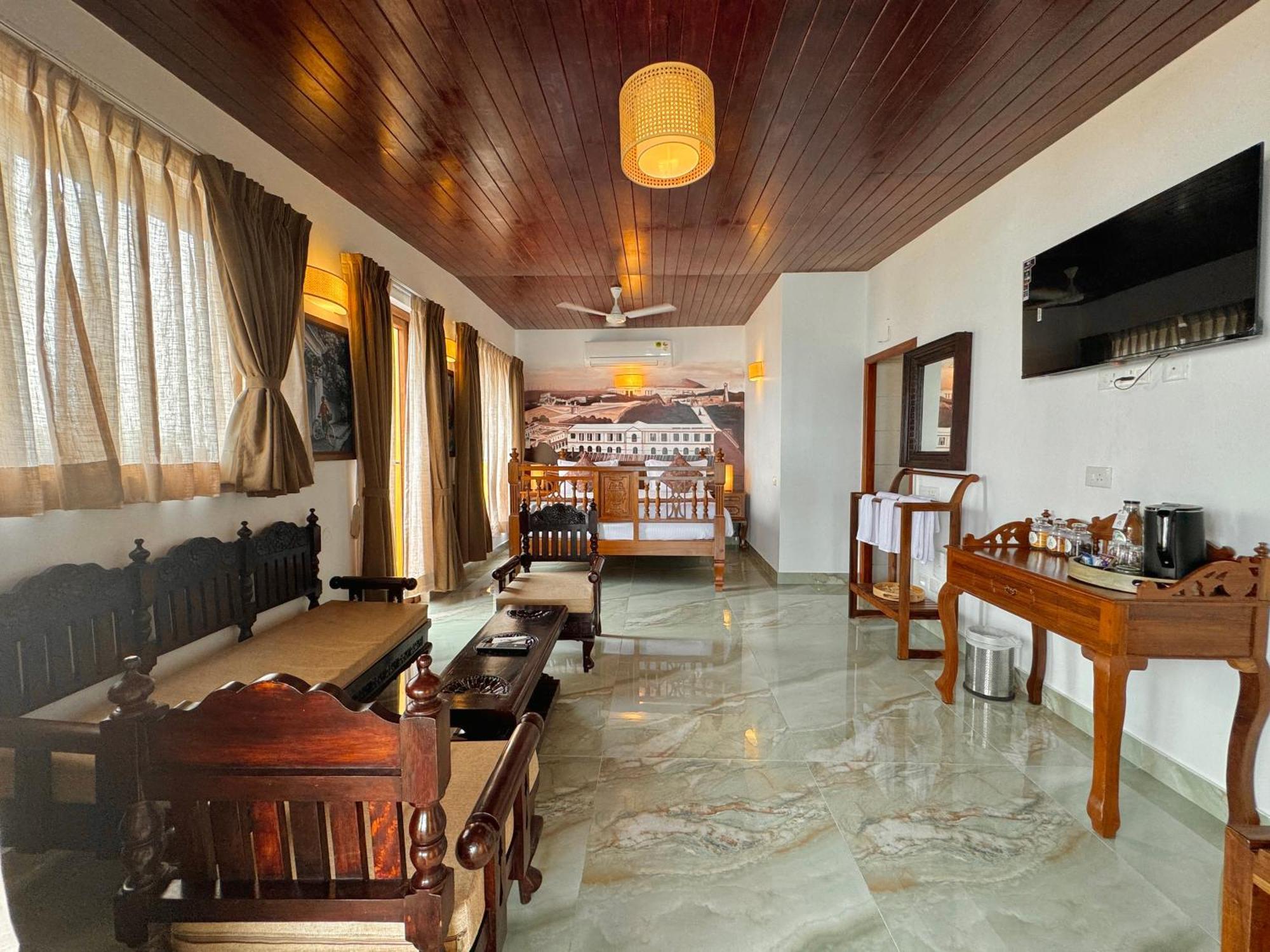 La Plage Seaview Suites Пондичерри Экстерьер фото