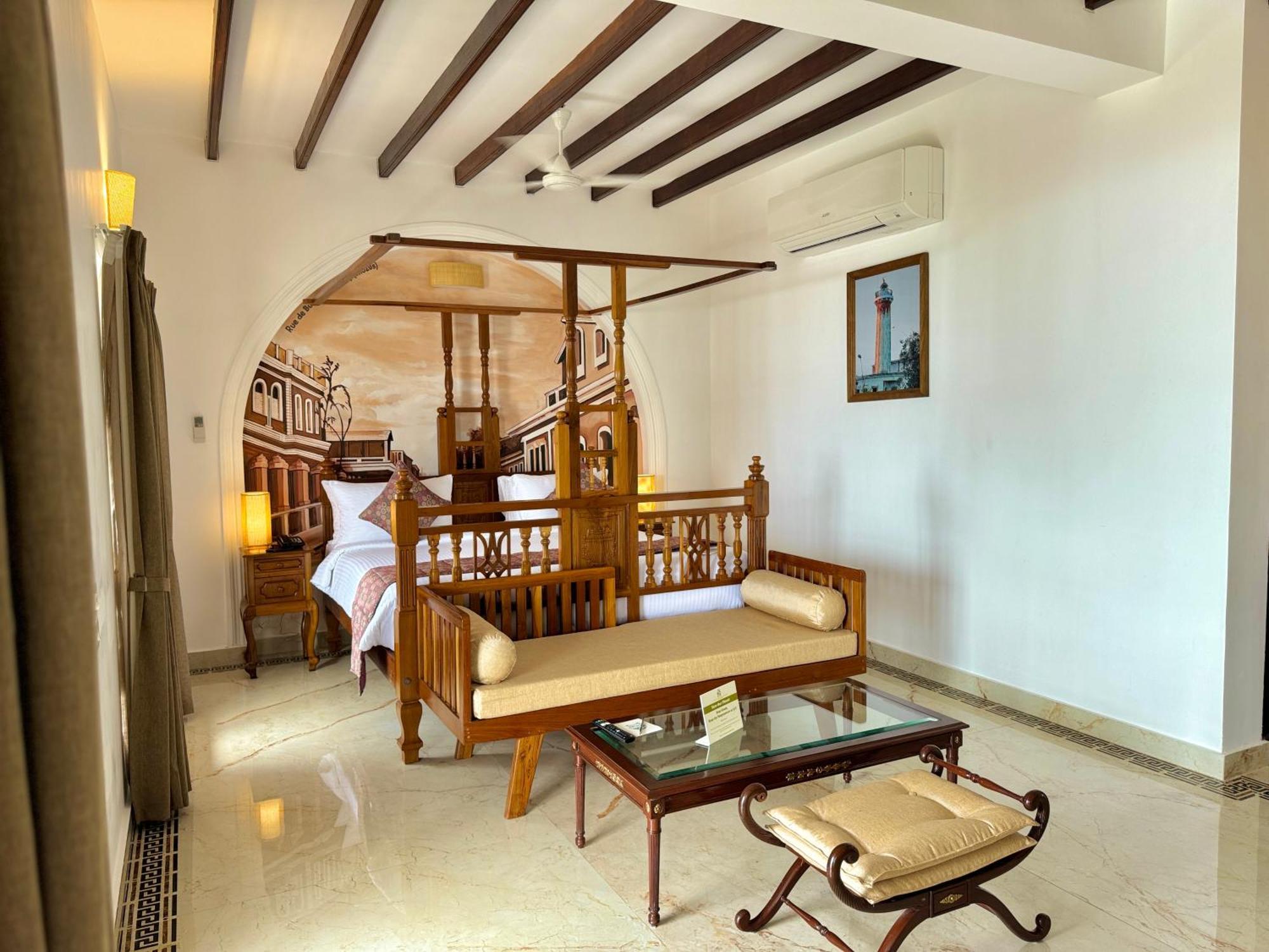 La Plage Seaview Suites Пондичерри Экстерьер фото