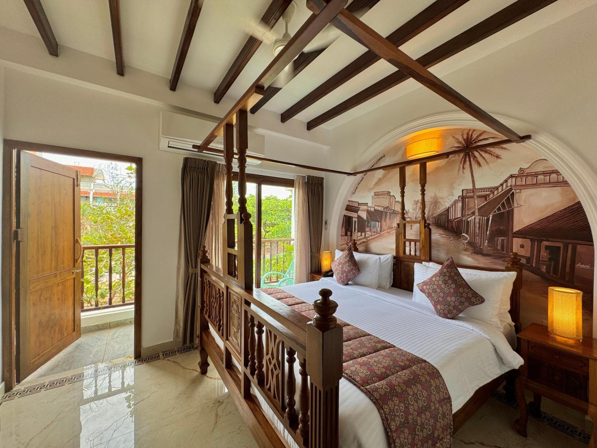 La Plage Seaview Suites Пондичерри Экстерьер фото