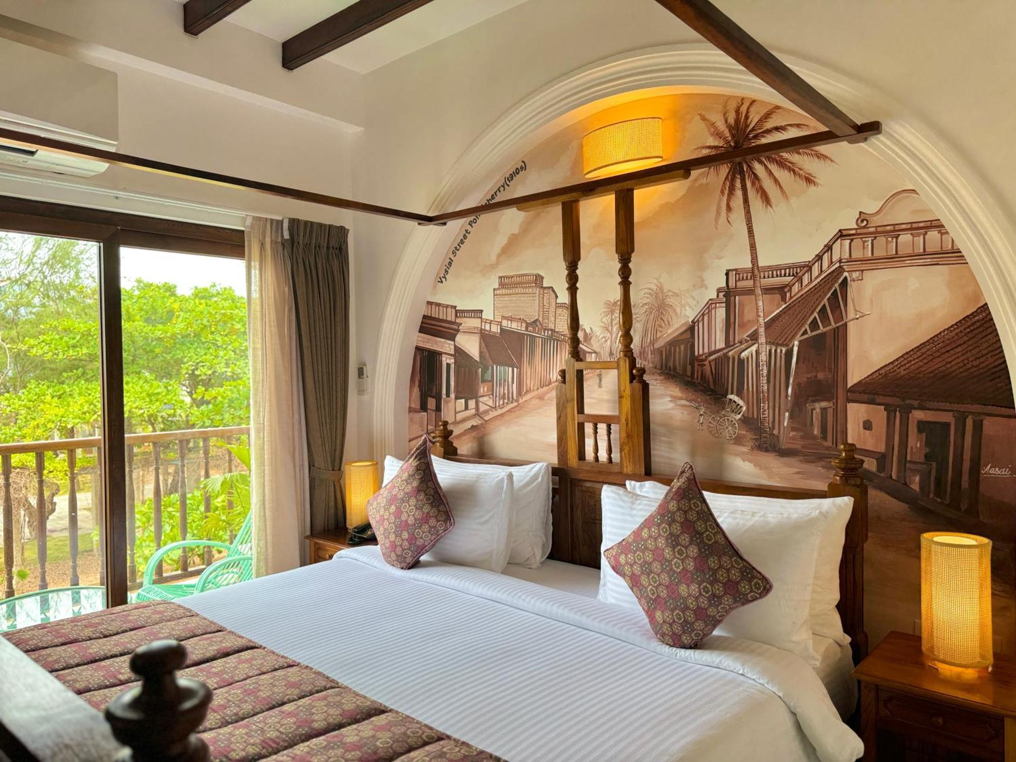 La Plage Seaview Suites Пондичерри Экстерьер фото