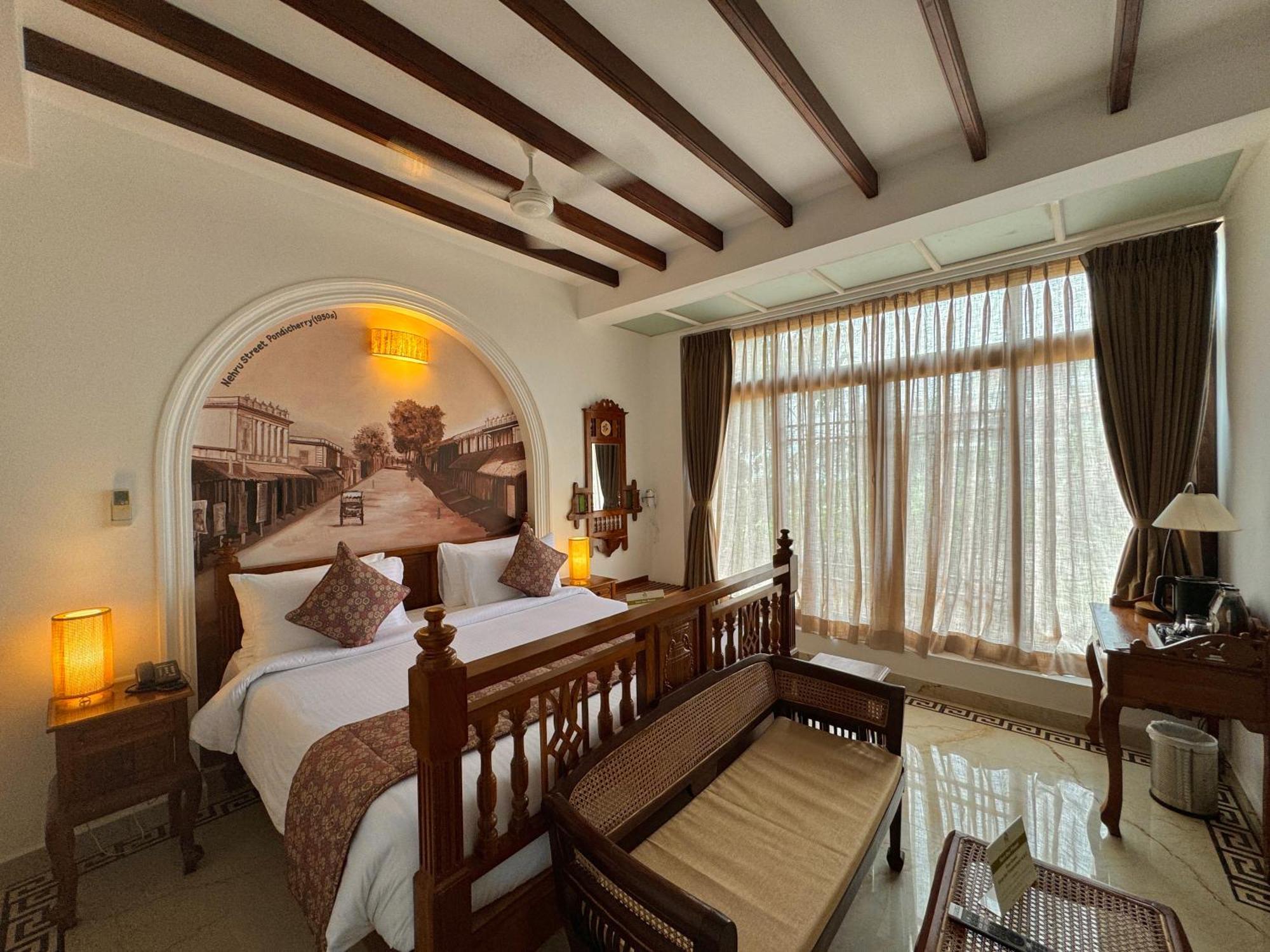La Plage Seaview Suites Пондичерри Экстерьер фото