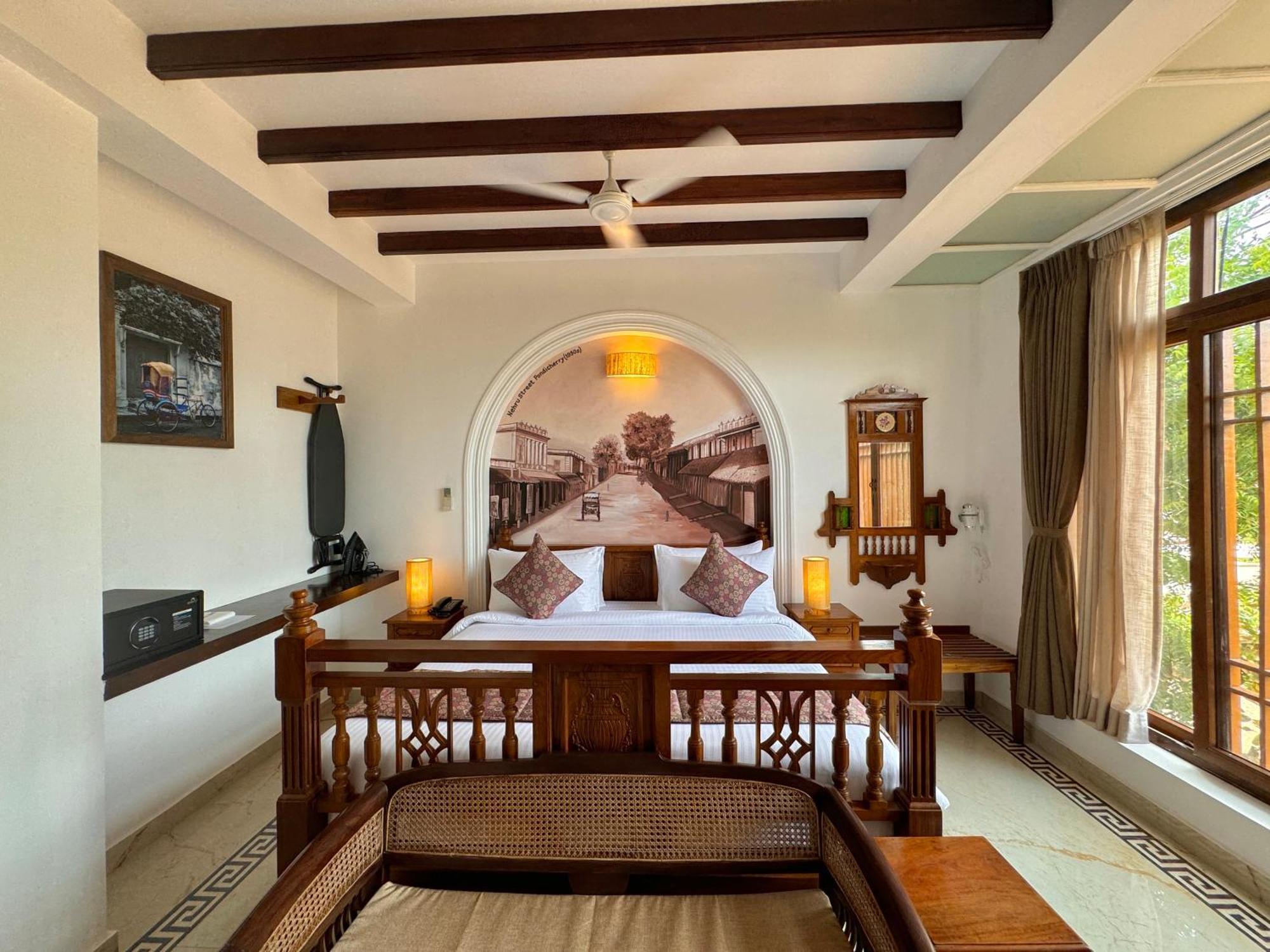 La Plage Seaview Suites Пондичерри Экстерьер фото
