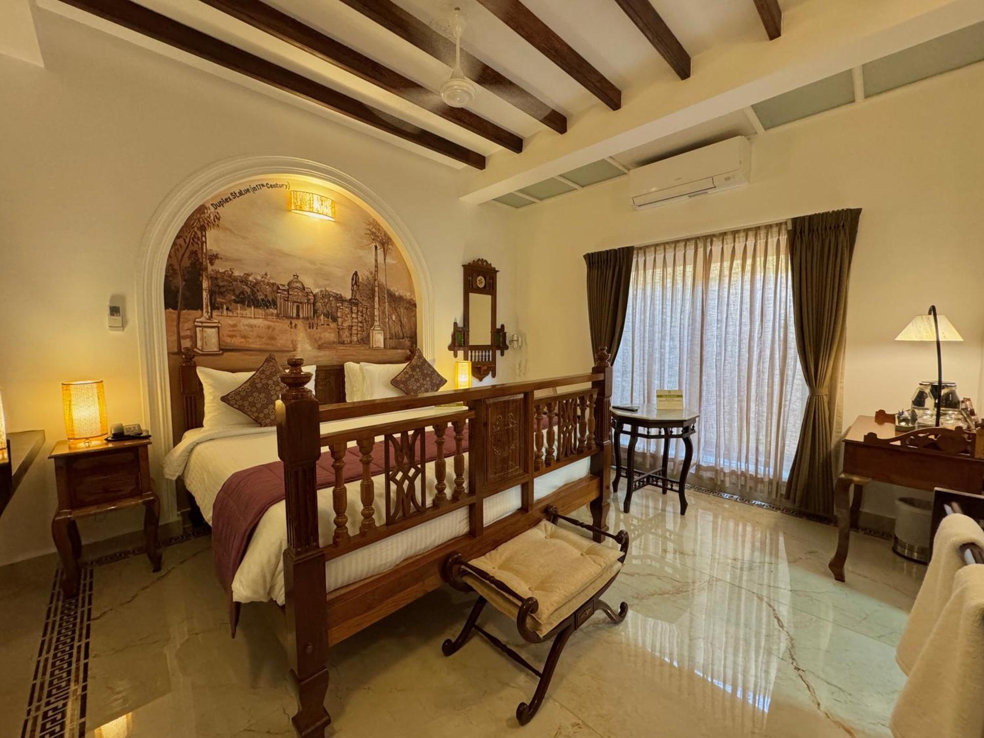 La Plage Seaview Suites Пондичерри Экстерьер фото