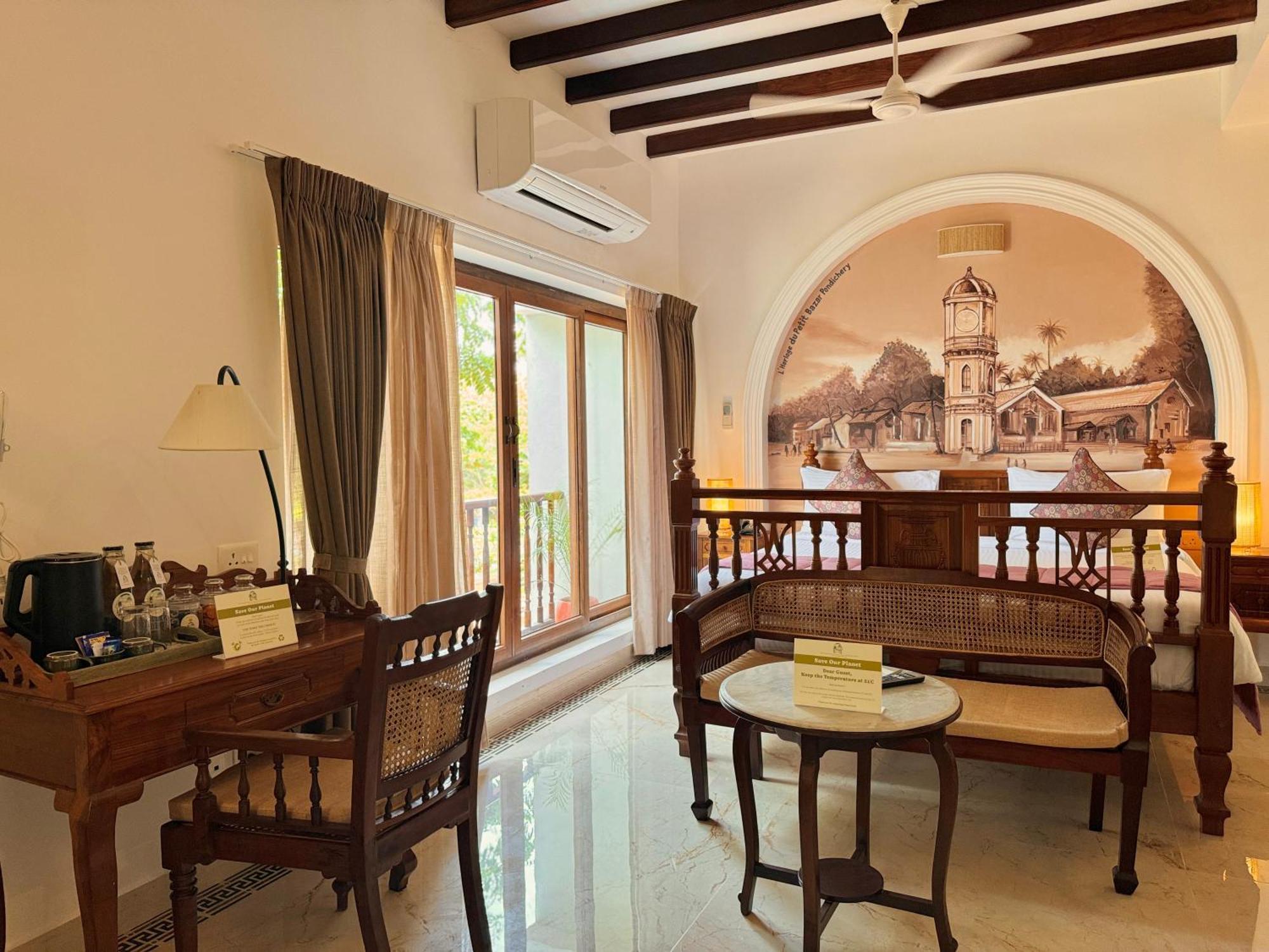 La Plage Seaview Suites Пондичерри Экстерьер фото