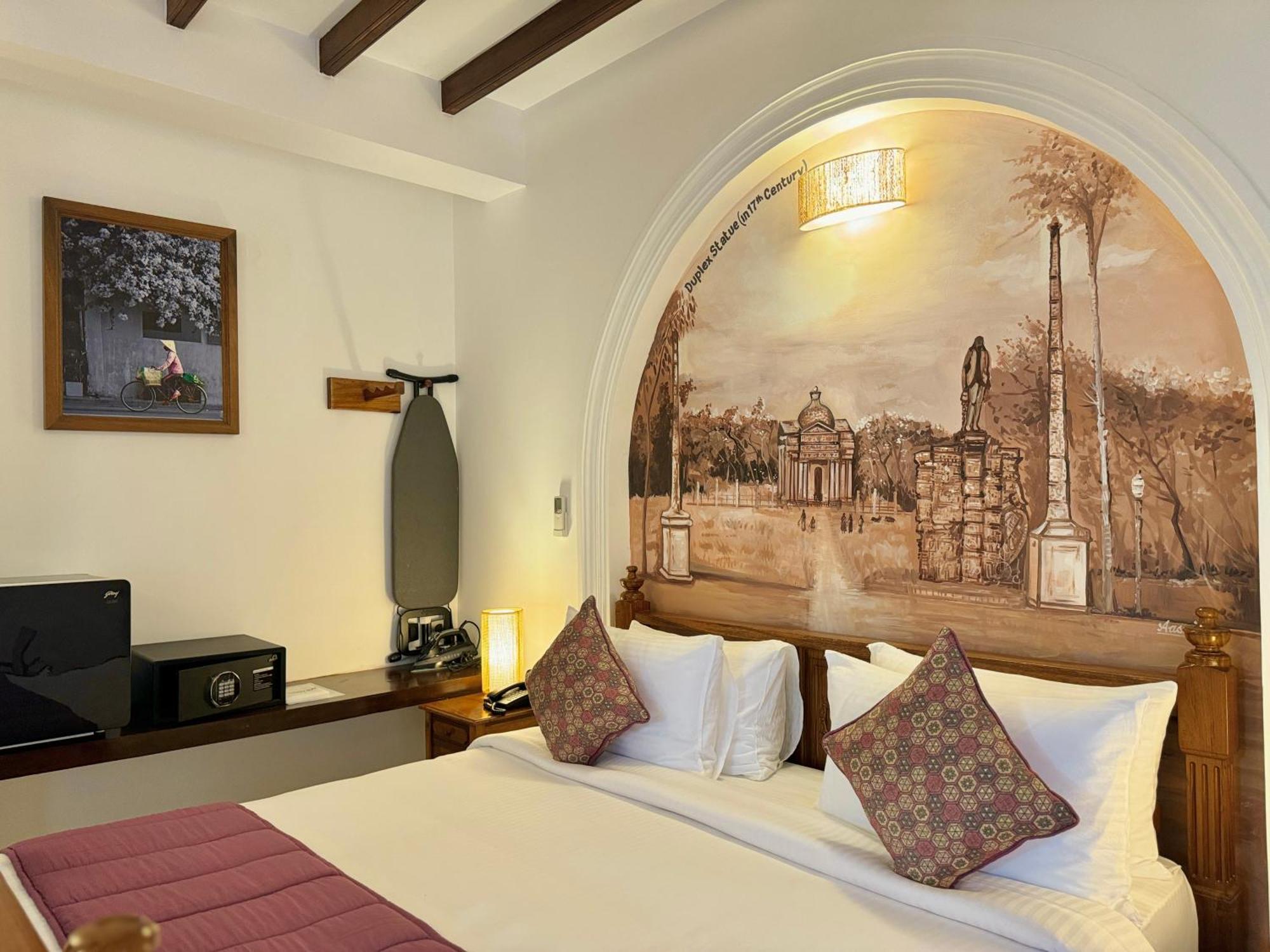 La Plage Seaview Suites Пондичерри Экстерьер фото