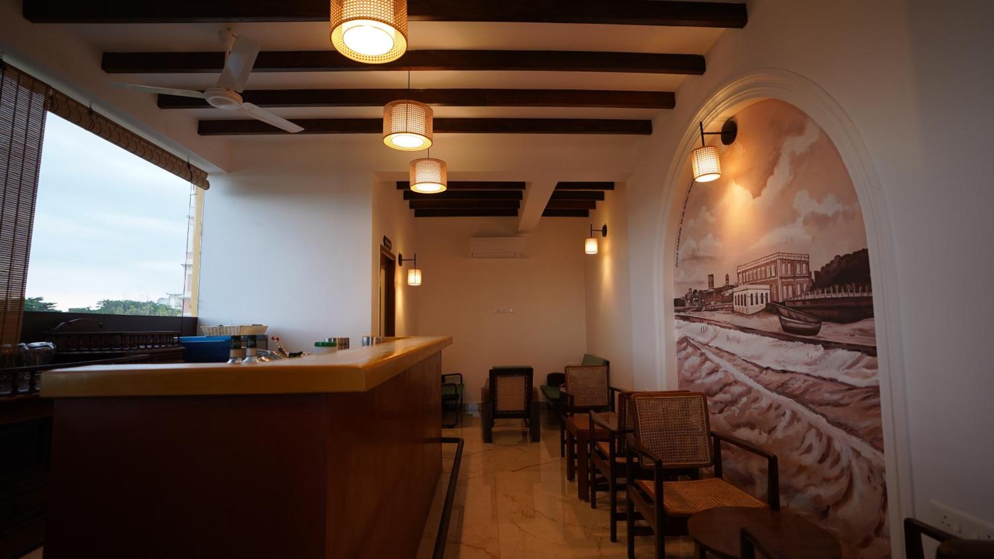 La Plage Seaview Suites Пондичерри Экстерьер фото