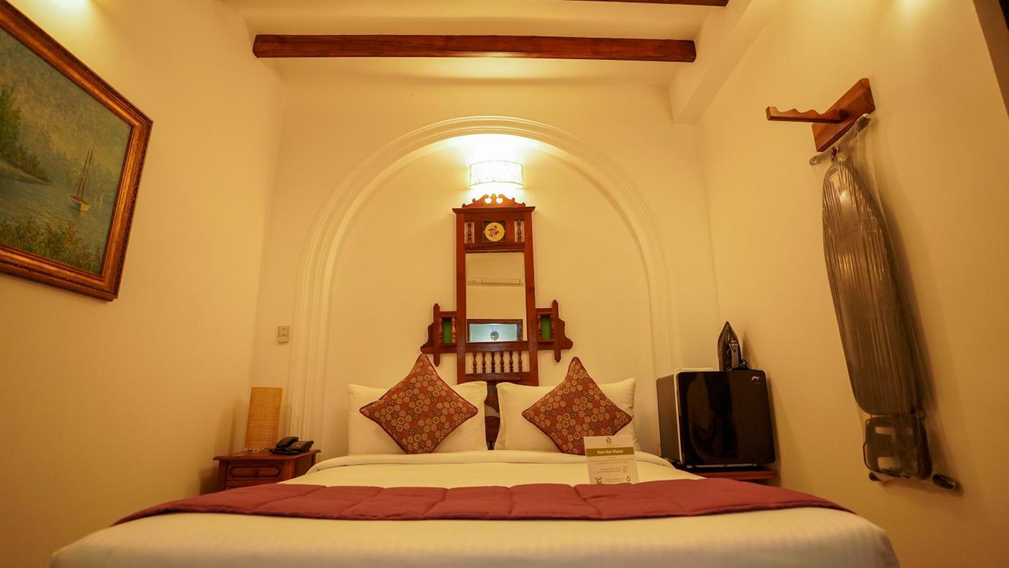 La Plage Seaview Suites Пондичерри Экстерьер фото