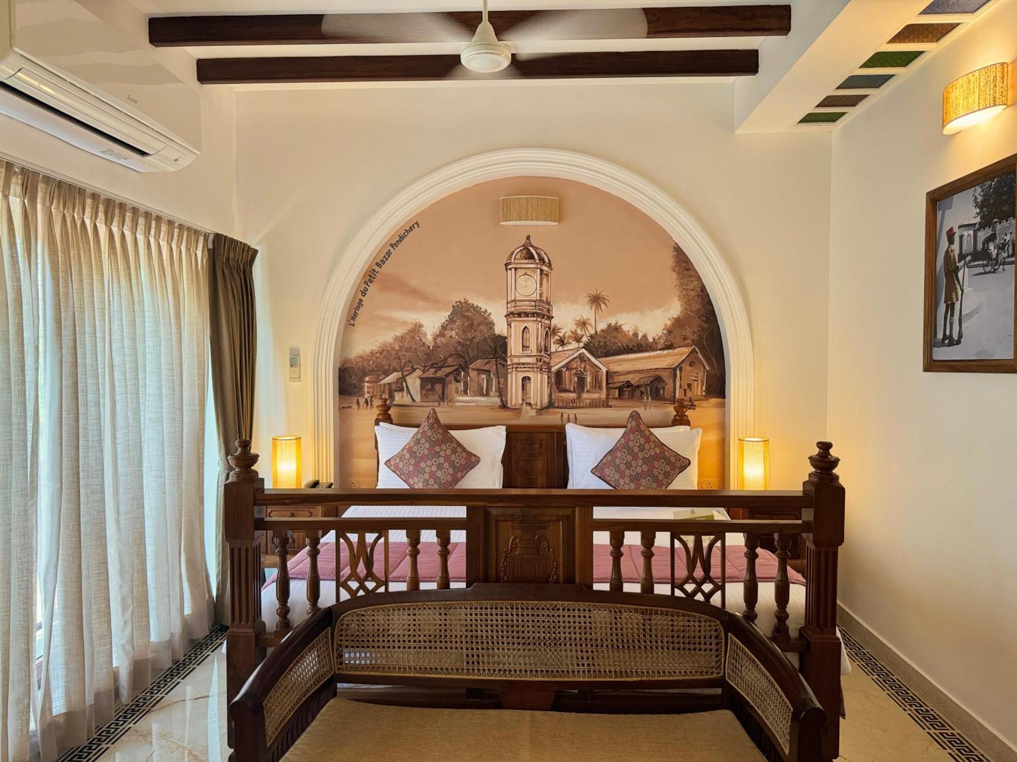 La Plage Seaview Suites Пондичерри Экстерьер фото