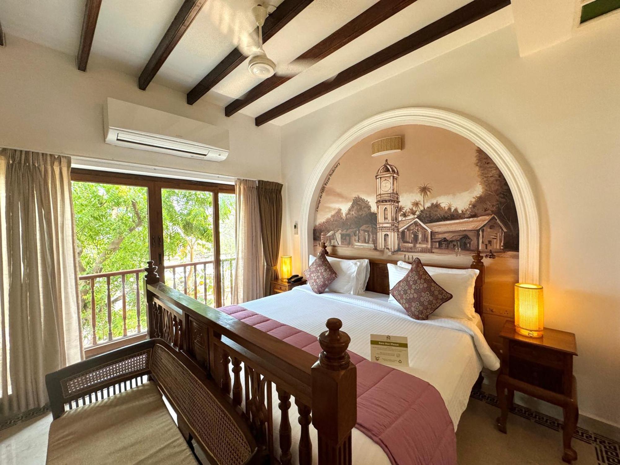 La Plage Seaview Suites Пондичерри Экстерьер фото