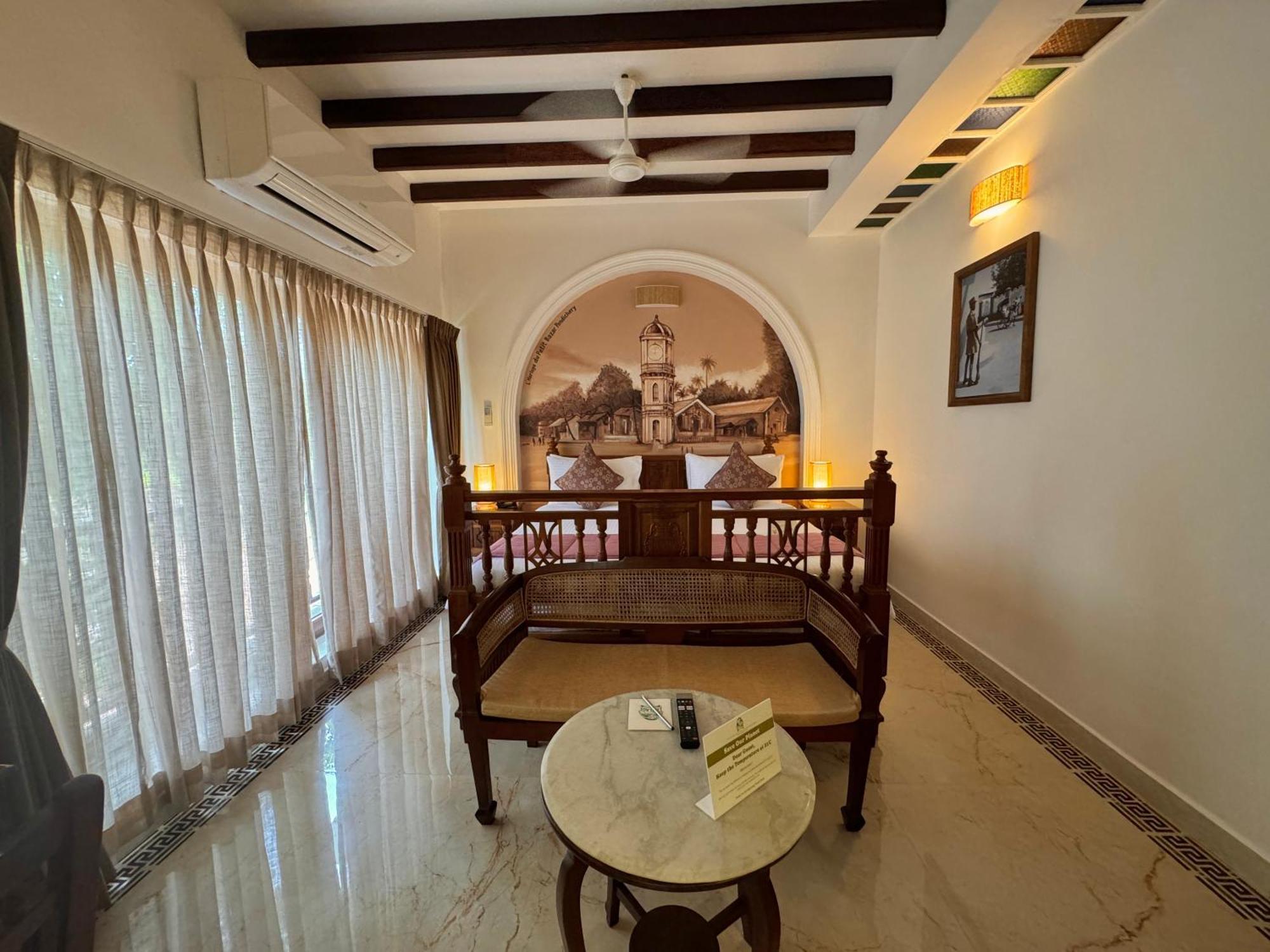 La Plage Seaview Suites Пондичерри Экстерьер фото