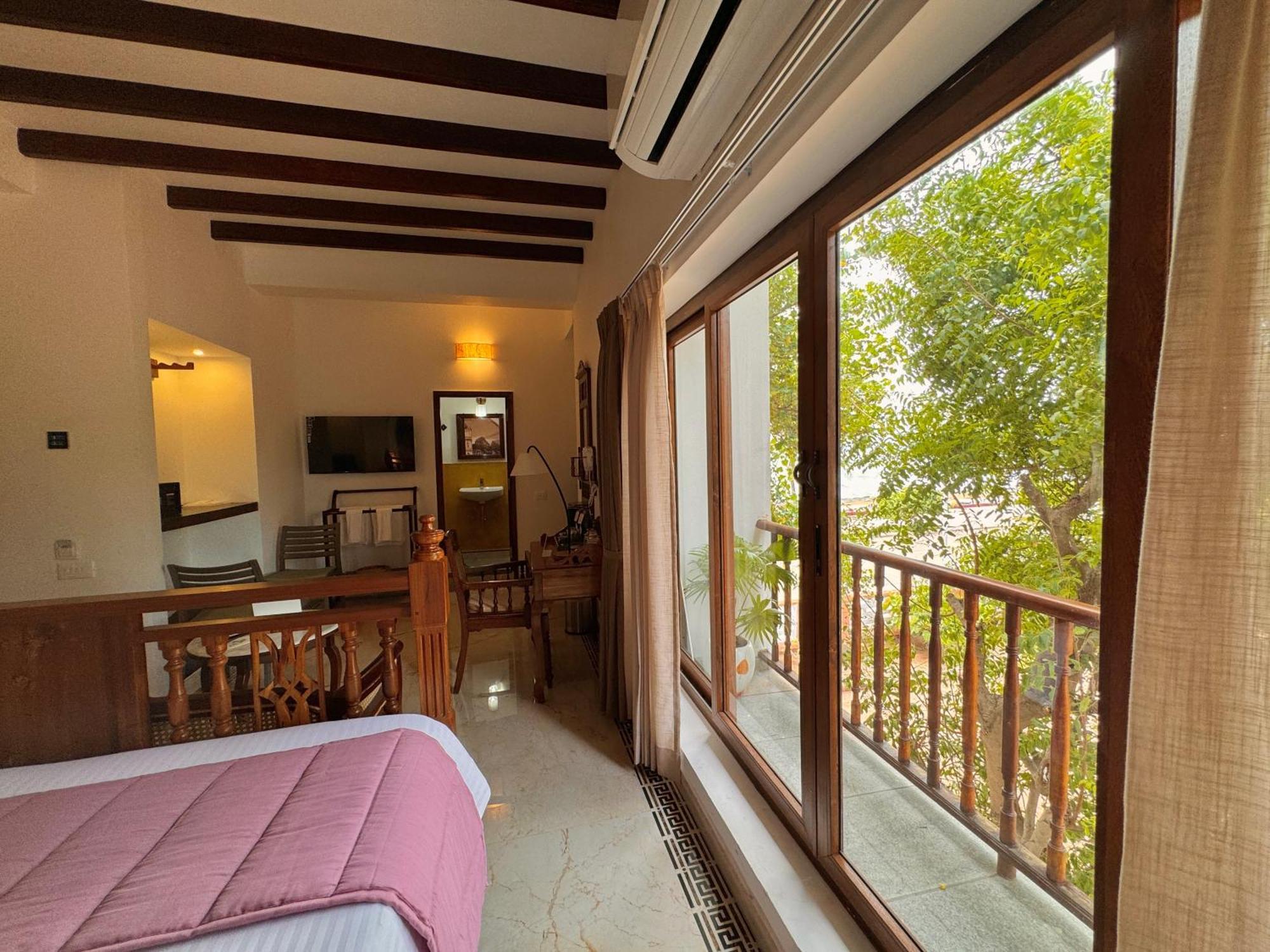 La Plage Seaview Suites Пондичерри Экстерьер фото